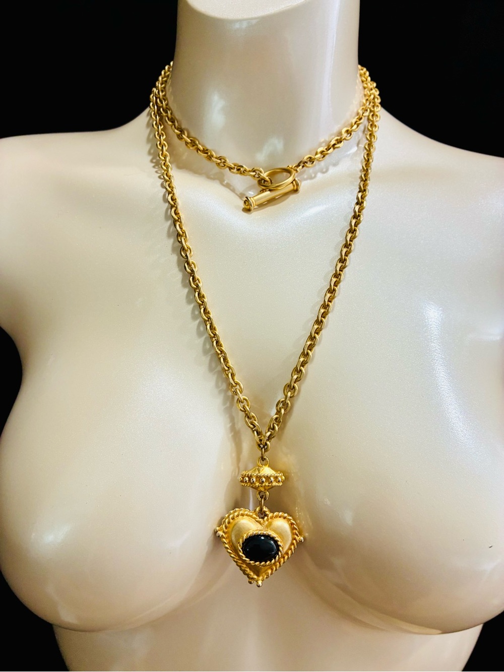 2019 Pascal Hubert ‘Tudor Heart’ Reversible Pendant Gold Chainlink Necklace EUC
